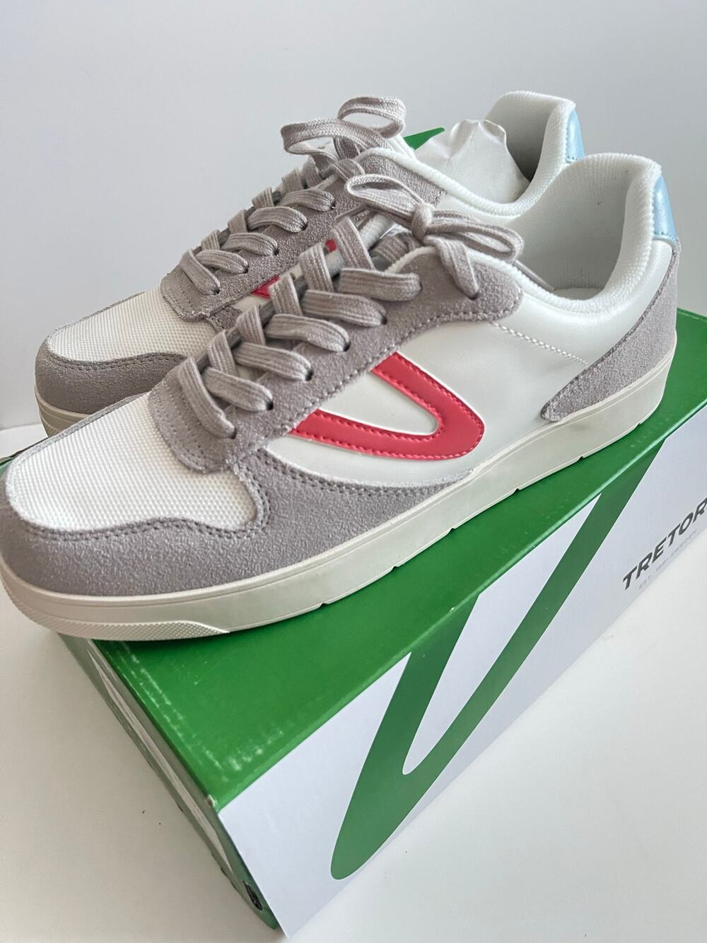 NIB Tretorn Harlow Women's Leather Sneakers Size 10